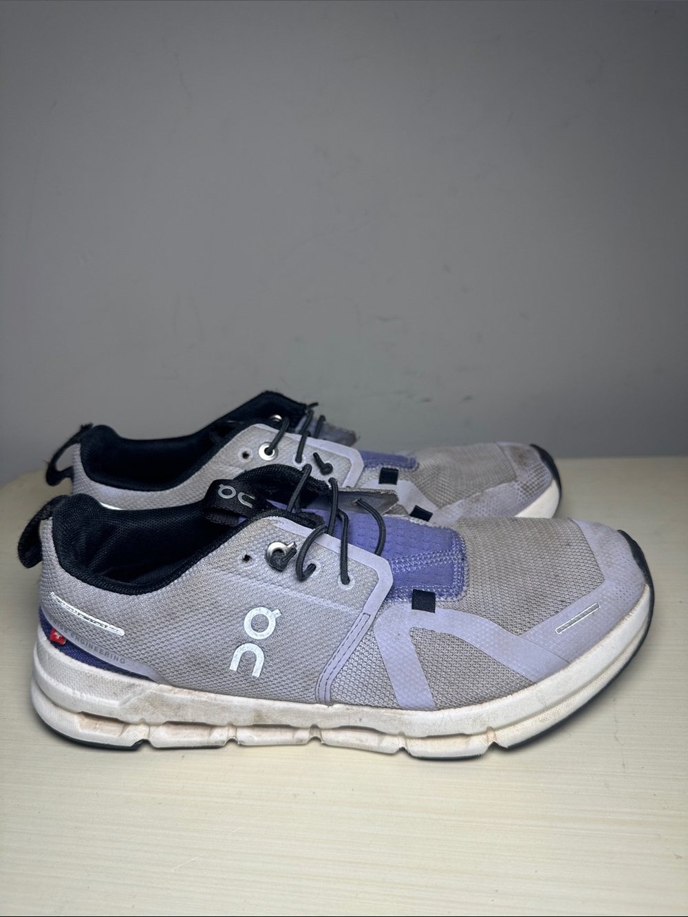 On Running Light purple and Black Athletic Shoes
